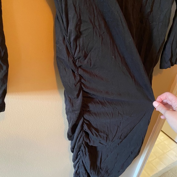Simple black scoop neck, ruched dress size S - Picture 3 of 4